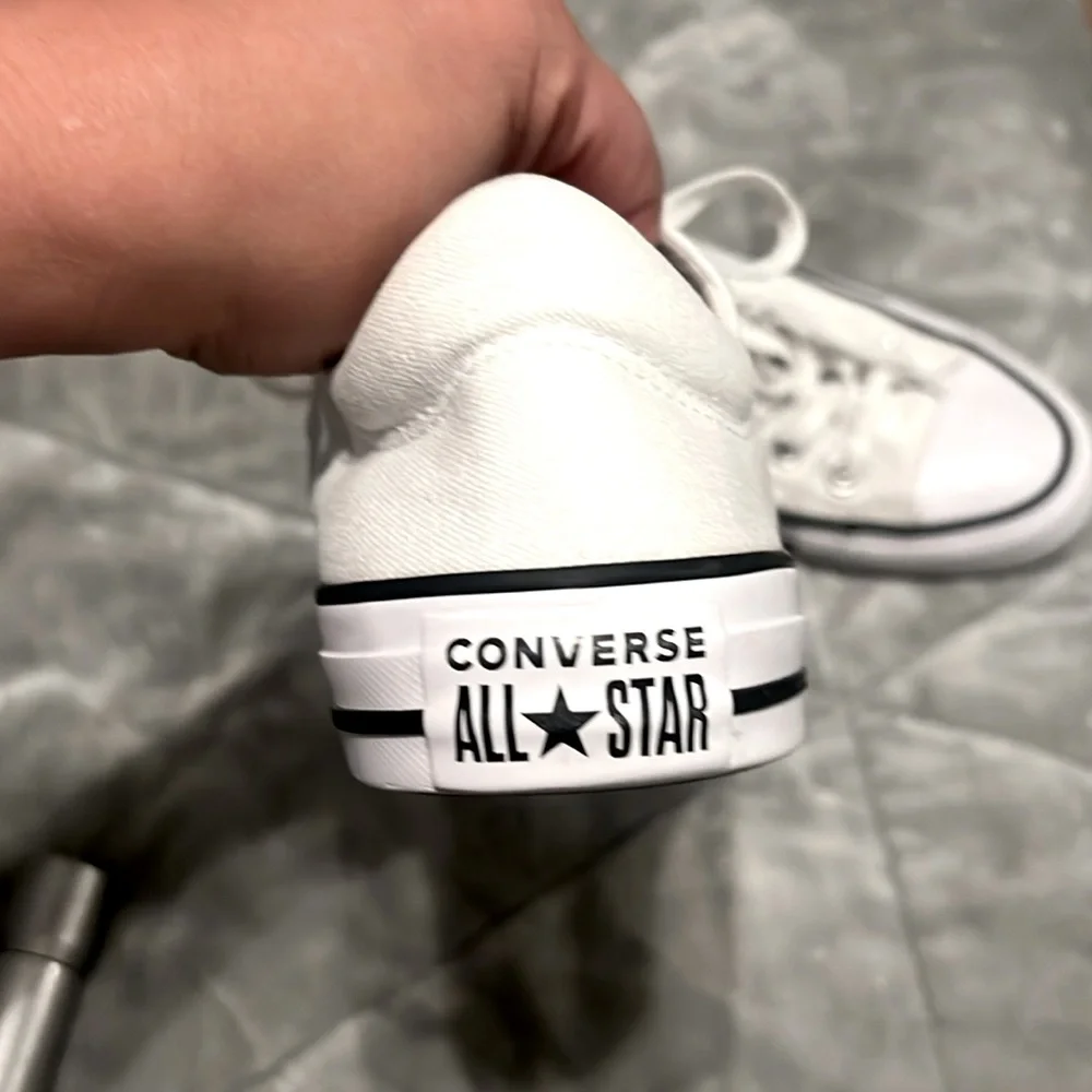Women’s white/black converse - Picture 2 of 2